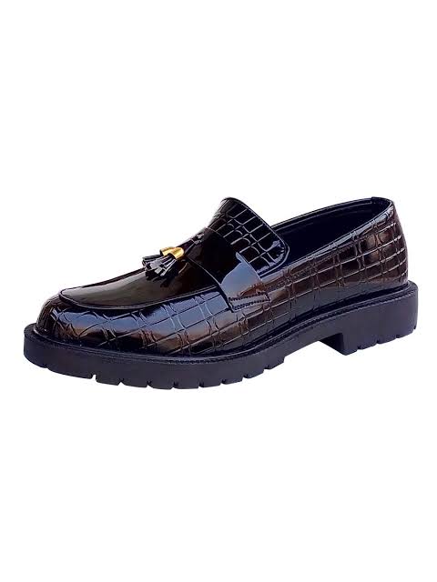 CASUAL SHOES